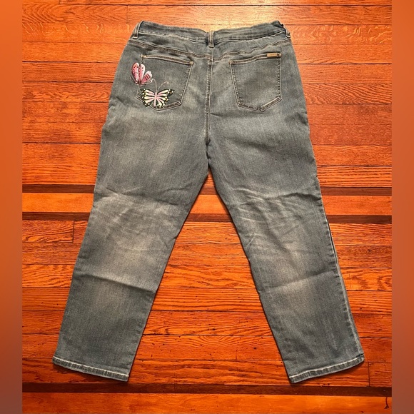 Chico’s Girlfriend Crop Jeans Hand Painted Butterfly Stretch Sz 2.5(M)34”waist - Picture 6 of 13